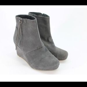 TOMS women’s suede gray booties